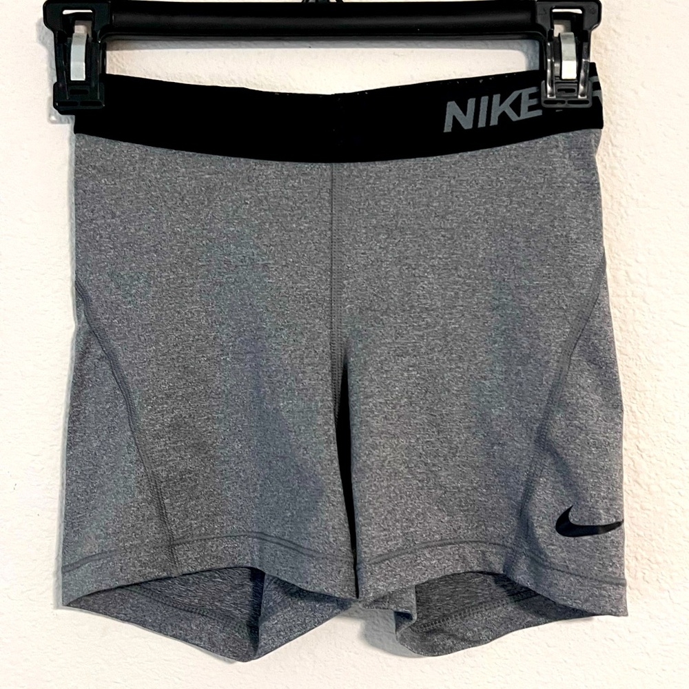 || NIKE PRO TRAINING SHORT || DRI-FIT || WORKOUT SHORT || GREY || NWOT ||